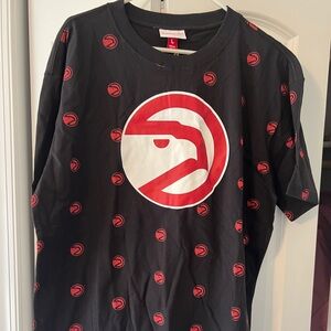 NWT Mitchell & Ness Atlanta Hawks Men’s T-shirt, Large, Black/Red